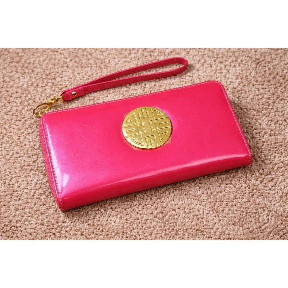 Hot Pink Patent Wallet Wristlet Zip Around Clutch Organizer Gold‎ Tone Medallion